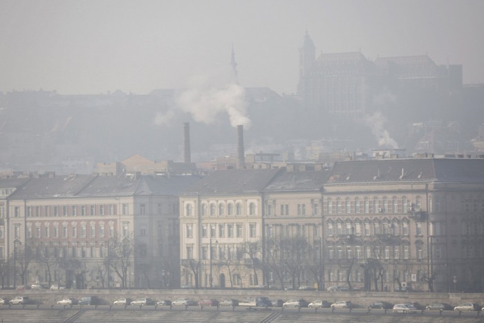 Itt a bejelentés: szmogriadó van Budapesten