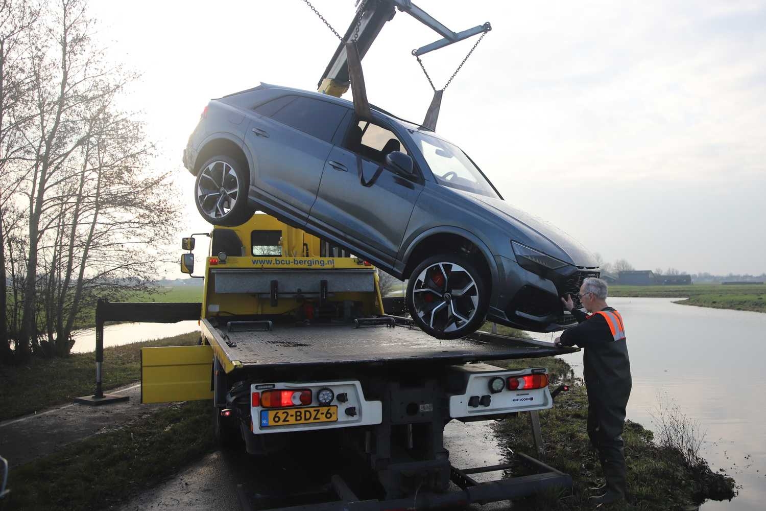 Máris sikerült tóba hajítani egy Audi RS Q8-at 9