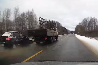 Úgy akart előzni, mint az F1-ben, baleset lett a vége