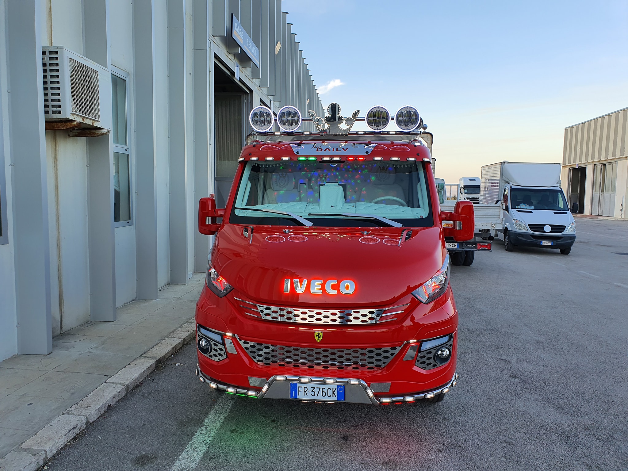 Elájulsz, ha meglátod ennek a teherautónak a luxussal teletömött belterét 1