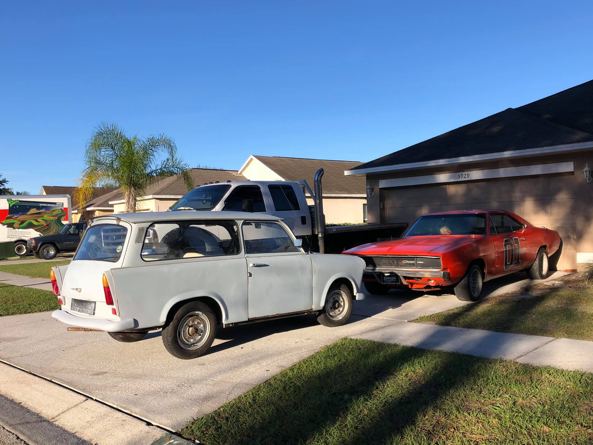 Két autós világ legendái találkoztak egy amerikai garázs előtt 1