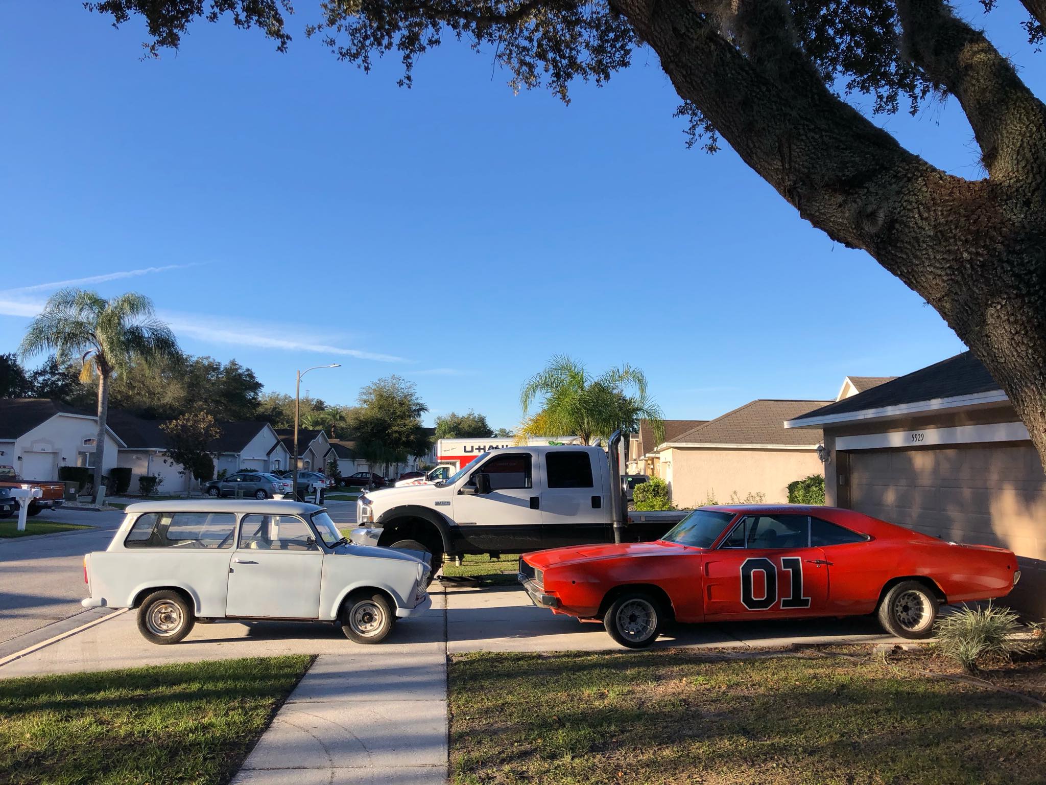 Két autós világ legendái találkoztak egy amerikai garázs előtt 2