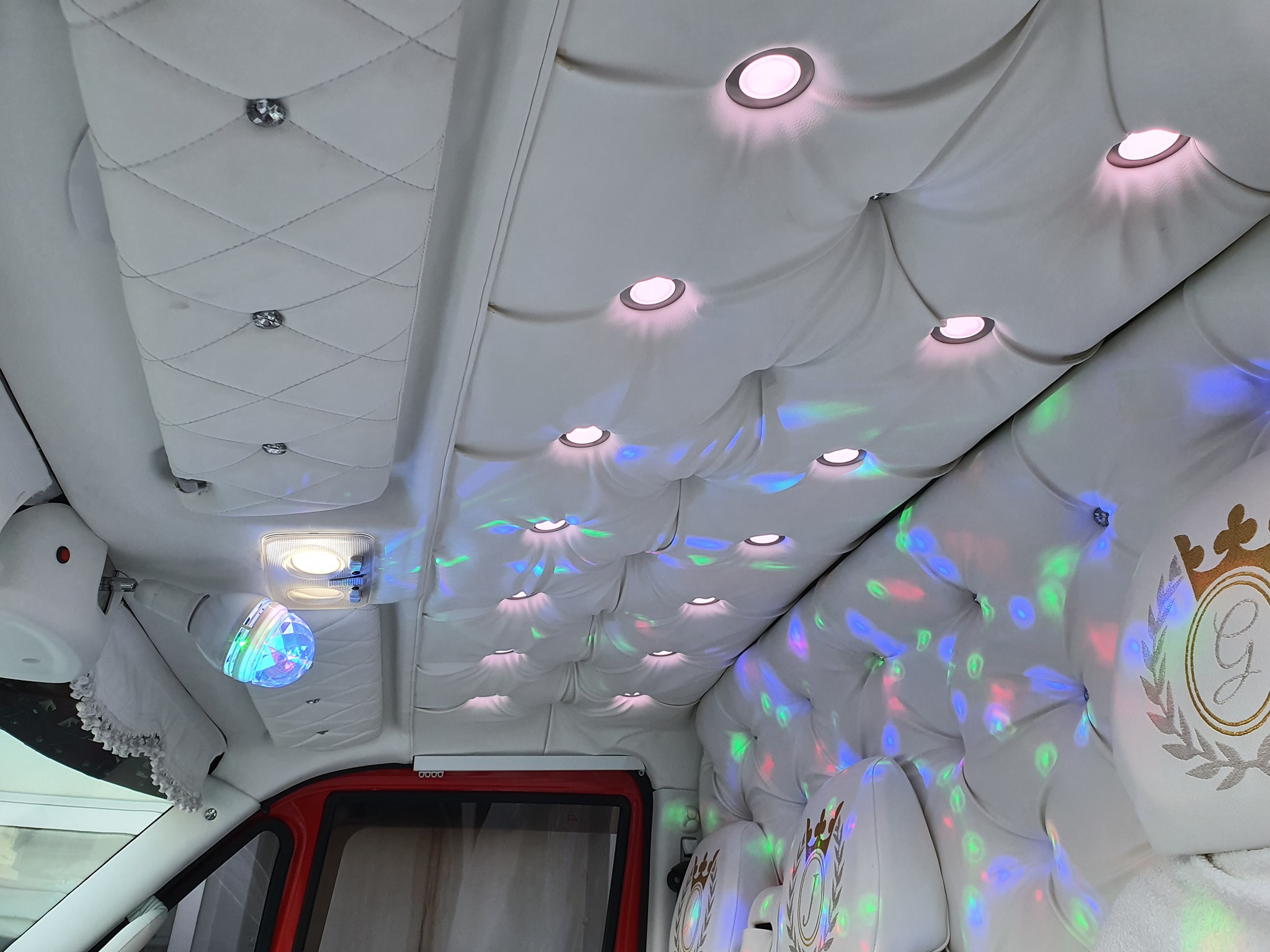 Elájulsz, ha meglátod ennek a teherautónak a luxussal teletömött belterét 5