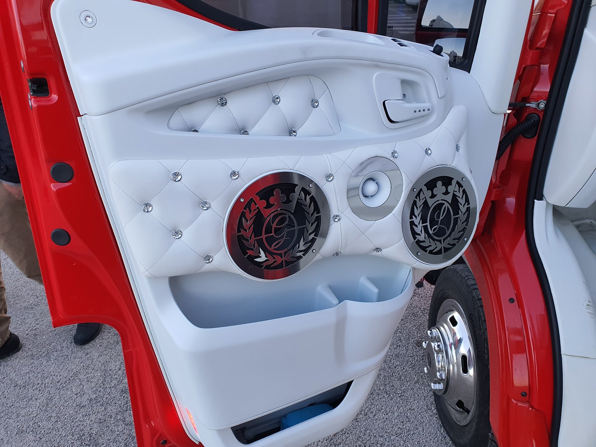 Elájulsz, ha meglátod ennek a teherautónak a luxussal teletömött belterét 7 | Vezess Elájulsz, ha meglátod ennek a teherautónak a luxussal teletömött belterét 7