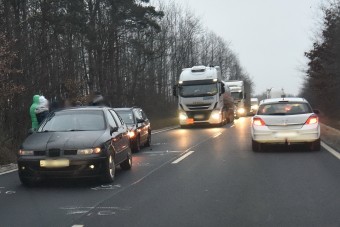 Életveszélyesen előző autós okozott galibát a 86-os úton