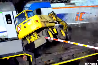 Drámai baleset történt egy lengyel vasúti átjáróban