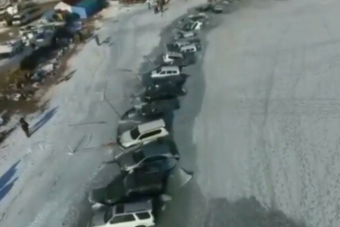 Harminc horgász szakadt be autóval a jégbe egyszerre