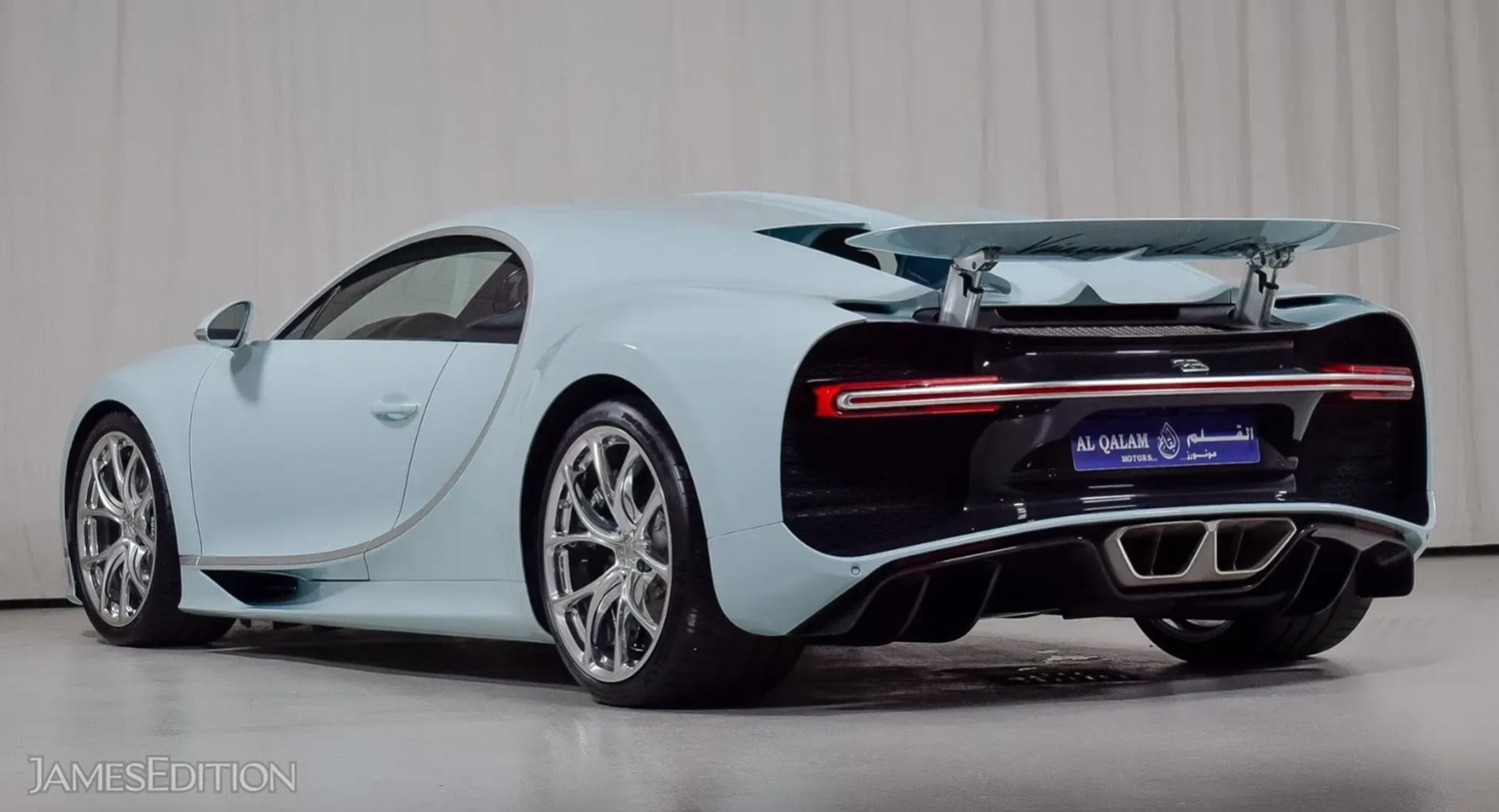 Adnál 1,2 milliárdot egy babakék Bugattiért? 1