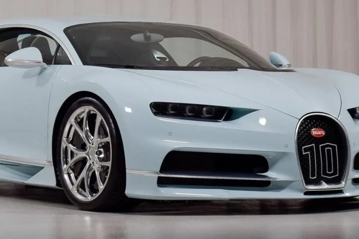 Adnál 1,2 milliárdot egy babakék Bugattiért?