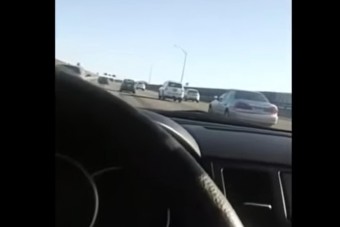 Újabb eszement gyorshajtó videózta le, hogy balesetet okoz