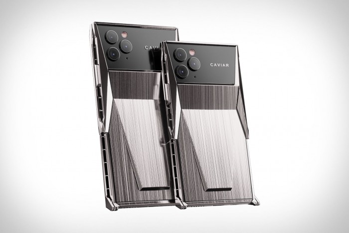 Titánlappal védi a Cybertruck-telefontok az iPhone-t