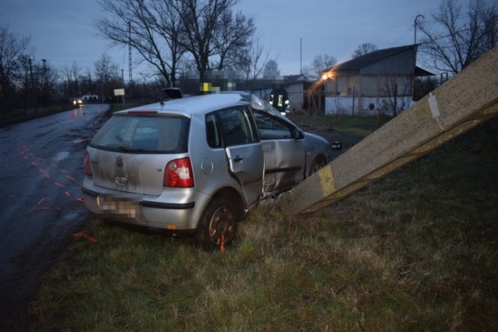 Kicsapta a villanyoszlopot a részeg autós 1 | Vezess Kicsapta a villanyoszlopot a részeg autós 1
