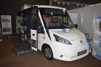 Napelemes kisbuszt építettek a Nissan furgonjából