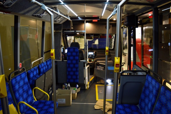 Napelemes kisbuszt építettek a Nissan furgonjából 2