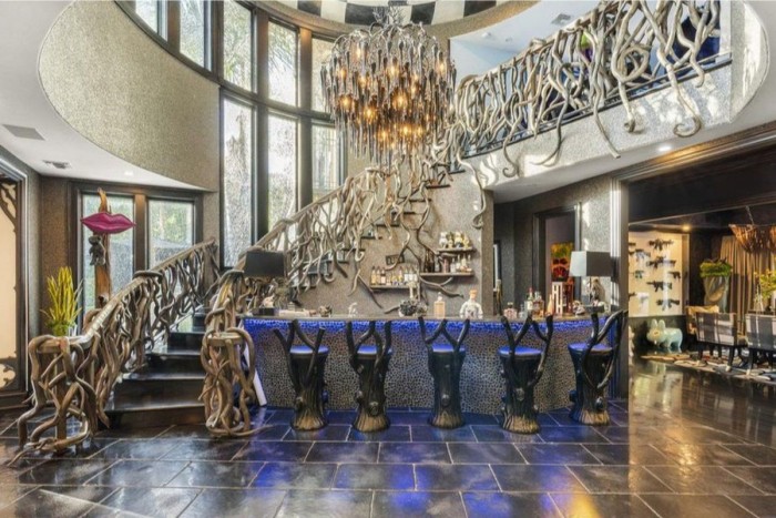 Eladhatatlanul csúnya az amerikai híresség luxusvillája