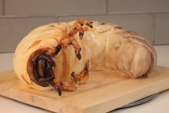 Állítólag isteni finom ez az undorító lárvatorta