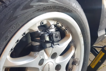 Ezt látnánk 100 km/órával pörögve egy kerékre kötözve