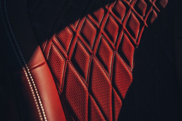Három kilométer cérna kell egy Bentley-hez 1 Három kilométer cérna kell egy Bentley-hez 1