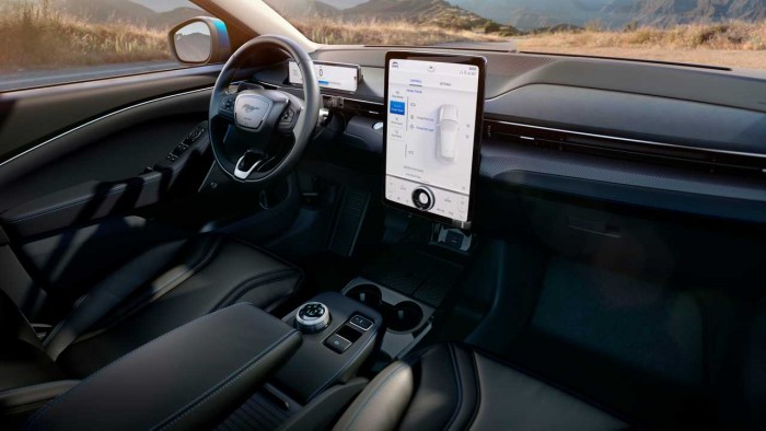 Forradalmi változások előtt áll a magyar autóvásárló? 24 | Vezess Forradalmi változások előtt áll a magyar autóvásárló? 24