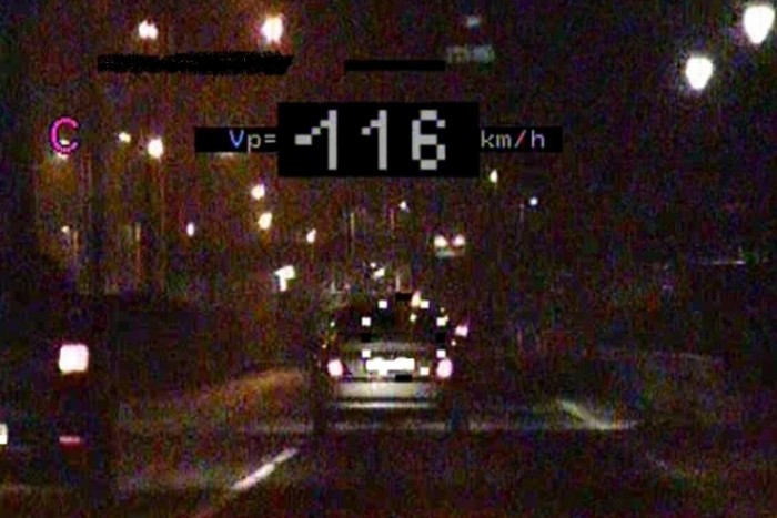 Durva gyorshajtással köszöntötte az újévet egy tatabányai autós, pechjére bemérték a zsaruk 1 | Vezess Durva gyorshajtással köszöntötte az újévet egy tatabányai autós, pechjére bemérték a zsaruk 1