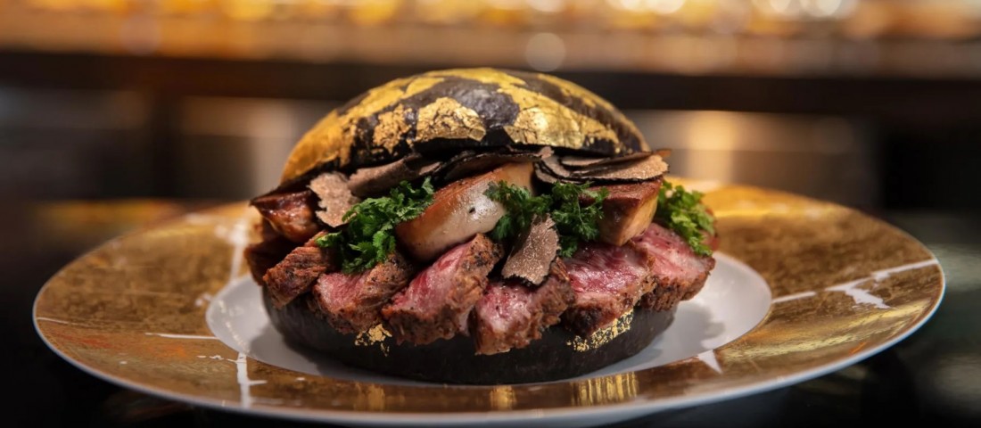 Kaviárral tömték meg az aranyba csomagolt hamburgert