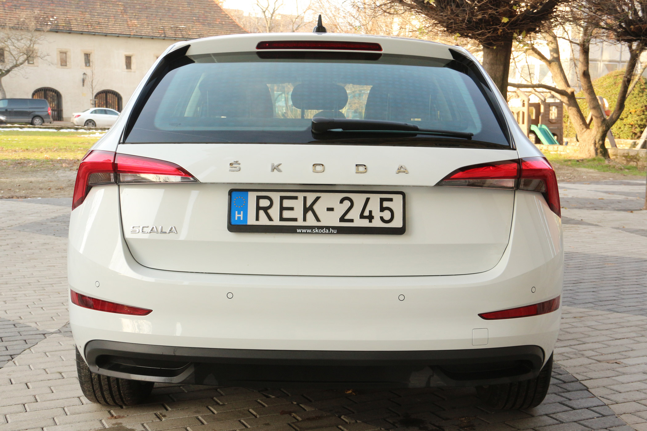 Teszt: Škoda Scala 1,0 TSI Ambition – Földközelben 6