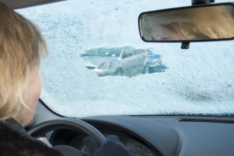 Halálos gázolás lefagyott szélvédő miatt