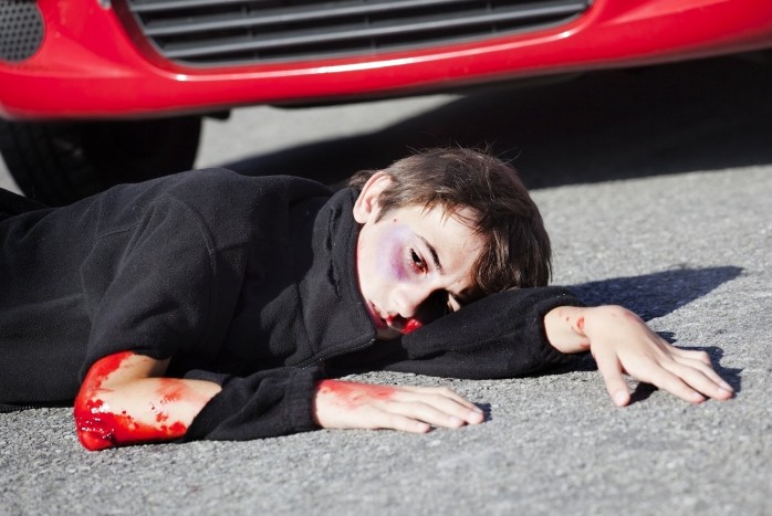 Bosszúból gázolt iskolásokat a BMW-s anyuka