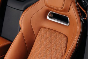 Alakváltó üléseket fejleszt a Jaguar