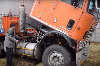 Példátlan összefogás egy Lengyelországban rekedt kamionosért