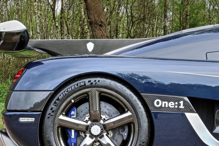 12 másodperc alatt van 300-on és használtan is 2 milliárdba kerül