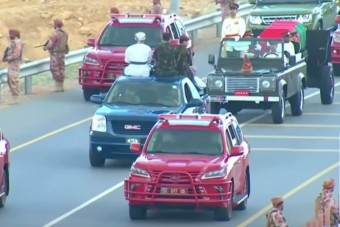 Hatalmas autókonvoj kísérte utolsó útjára az ománi szultánt