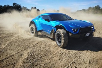 Itt a 720 lóerős sportautó, méghozzá terepre!