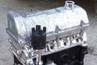 Valódi művészetet találunk az öreg Lada orrában