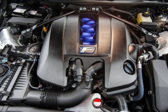 A gyártás kapujában a Lexus új izommotorja