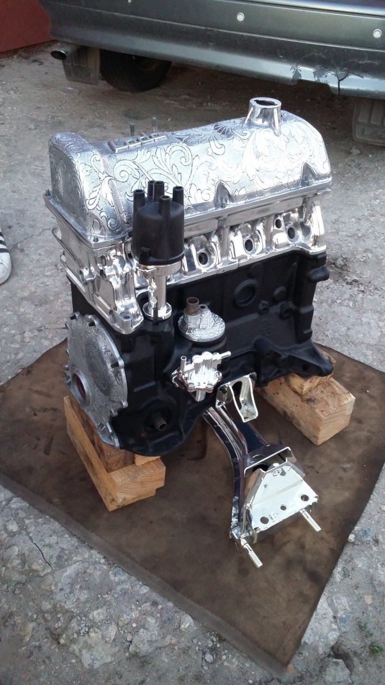 Valódi művészetet találunk az öreg Lada orrában 6