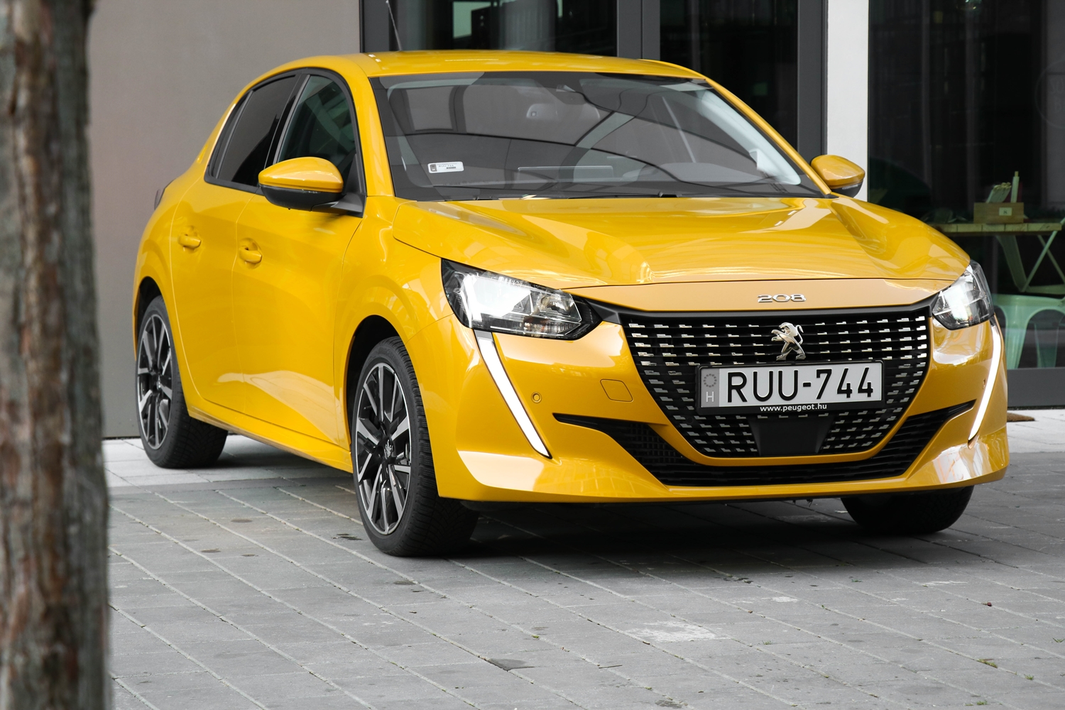Teszt: Peugeot 208, sárgában – A hét műtárgya 5