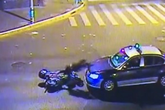 Bizarr balesetbe keveredett a részeg motoros