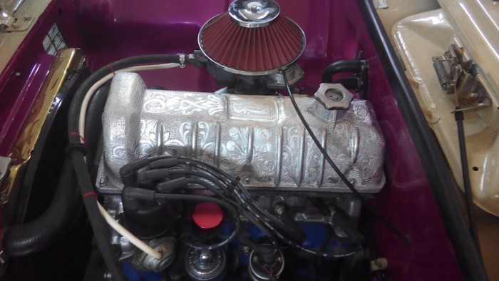 Valódi művészetet találunk az öreg Lada orrában 7