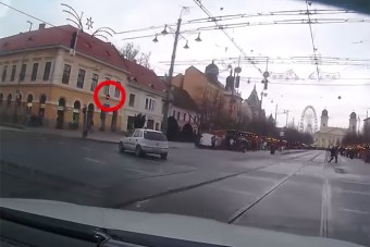 Újabb tahókat tanított móresre a magyar rendőrség, ezeket a videókat nem lehet megunni