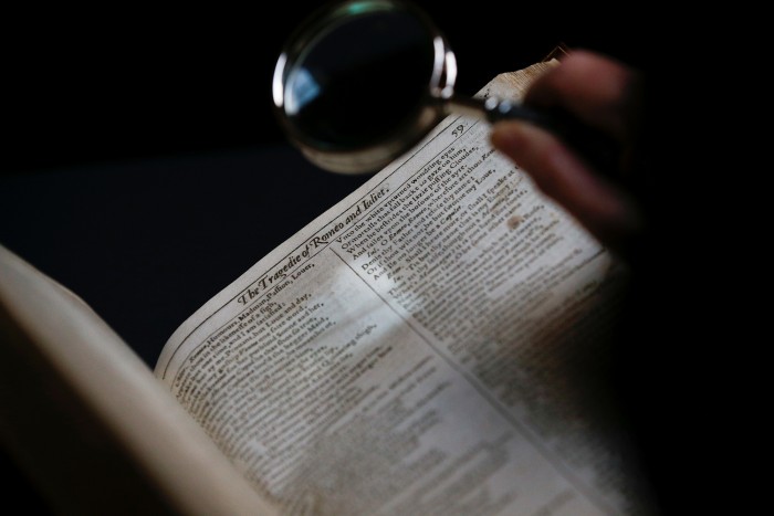 1,8 milliárdot is érhet egy közel 400 éves könyv 6