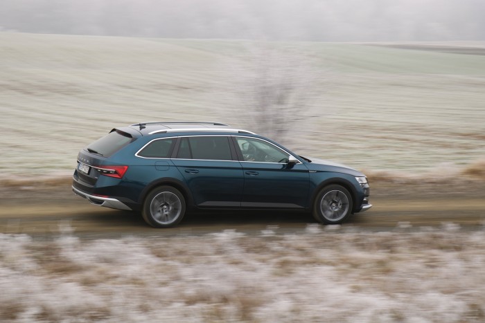 Superb Scout: az elérhetetlen családi autó 11