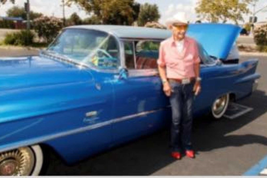 Színésznőtől kapta a Cadillacet a 106 éves bácsi 5
