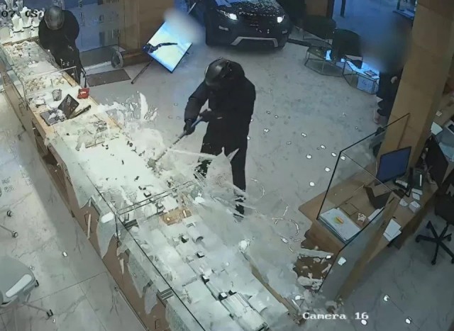 Nem akárhogy érkeztek a boltba a tolvajok 1