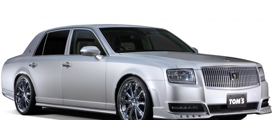 Sportszedánt faragtak a császár autójából