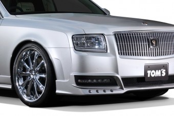 Sportszedánt faragtak a császár autójából