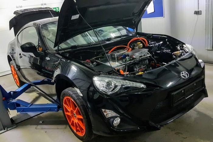 Elektromossá alakította a Toyota sportkocsiját