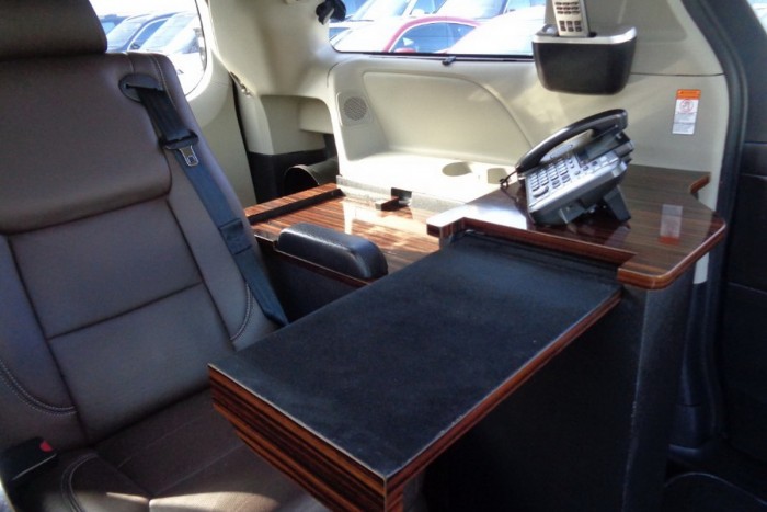 Mozgó irodát csináltak a családi kisbuszból 6 | Vezess Mozgó irodát csináltak a családi kisbuszból 6