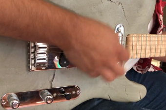 Itt a tökéletes gitár a betonkemény zúzáshoz