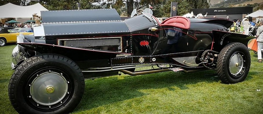 Mindent visz ez a százéves batmobil